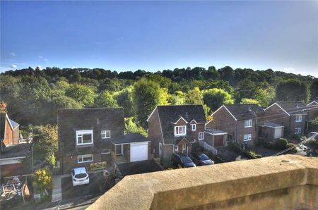 Peperharow Road, Godalming, Surrey, GU7 - Photo 2