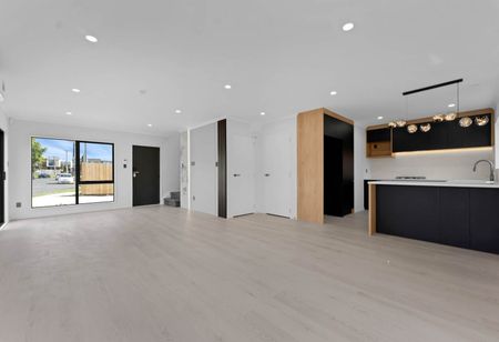4BR 2B 1C RENTAL Comfort n Space in PAPATOETOE - Photo 2