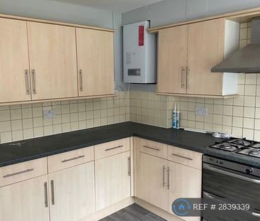 3 bedroom semi-detached house to rent - Photo 6