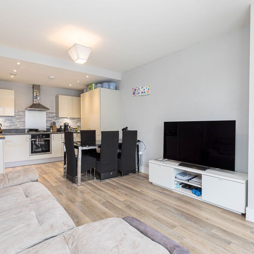 West Green Drive, Crawley, RH11 - Photo 1
