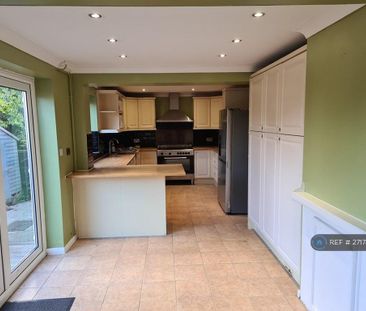 4 bedroom semi-detached house to rent - Photo 5