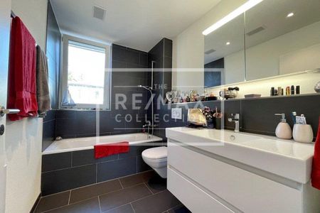 Modern, light-flooded and quiet 3 ½-room penthouse apartment with large terrace - Photo 2