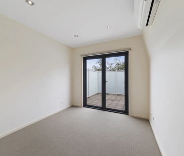 Contemporary Two-Level Townhouse in Prime City-Edge Location - Photo 2