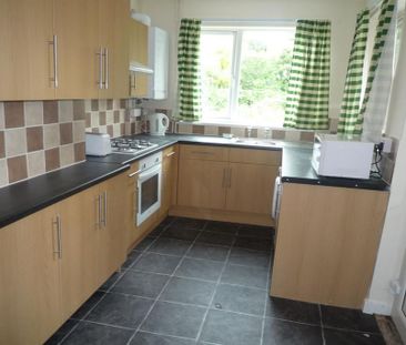 4 bedroom semi-detached house to rent - Photo 2