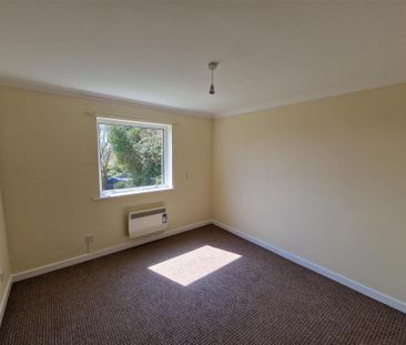 2 bedroom semi-detached bungalow to rent - Photo 2