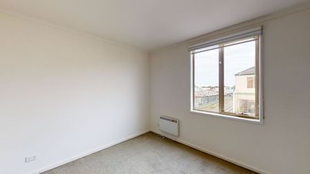 Spacious two level apartment - Photo 2