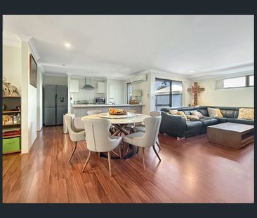 Low maintenance beautiful family home - Photo 3