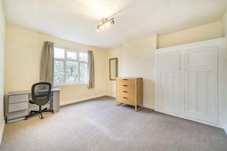 4 bedroom semi-detached house to rent - Photo 4