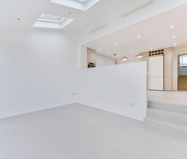 5 bedroom end of terrace house to rent - Photo 2