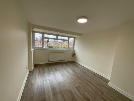 3 bedroom semi-detached house to rent - Photo 4