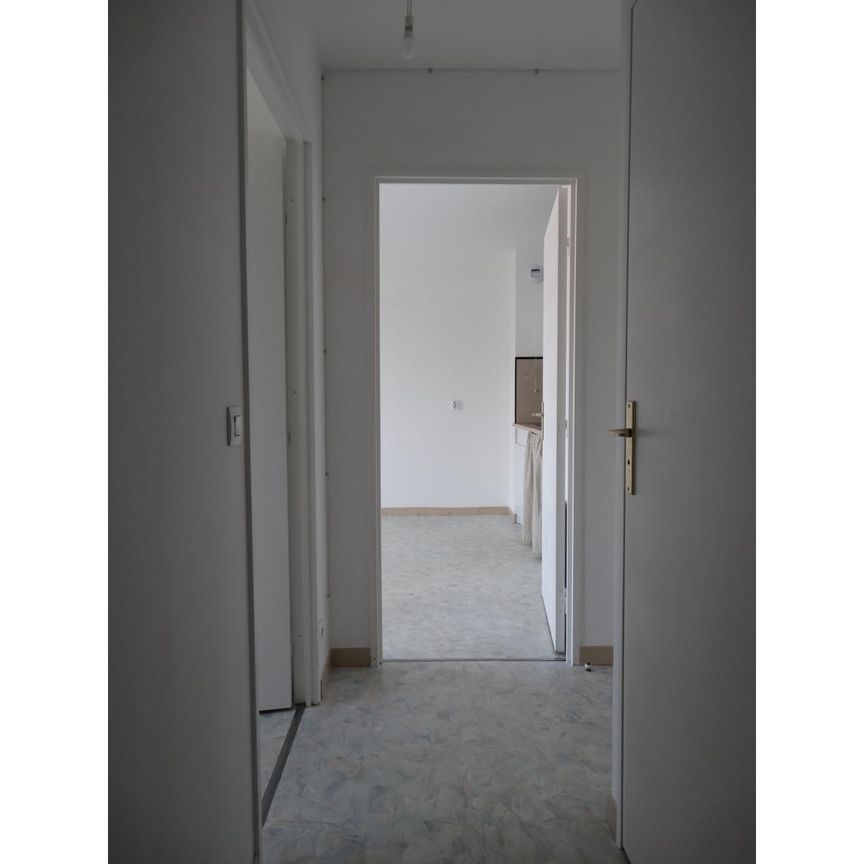 T2 à louer à NEUVILLE EN FERRAIN - Réf. 1199 - Photo 1