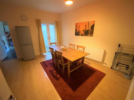 3 bedroom end of terrace house to rent - Photo 2