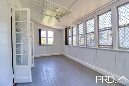 Conveniently Located - Photo 3