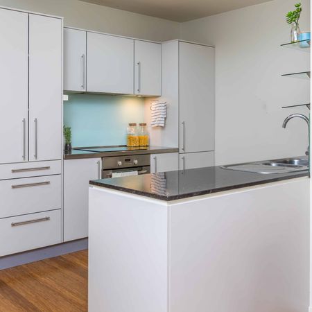 City fringe living! - Photo 4