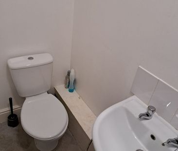Room in a Shared House, Oval Road, B24 - Photo 6