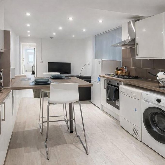 1 bedroom in a house share to rent - Photo 1