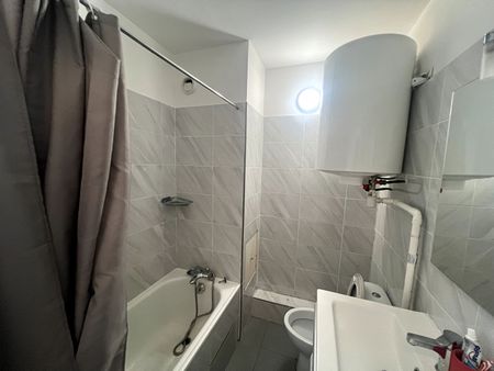 Appartement 1 pièces 22m2 MARSEILLE 6EME 620 euros - Photo 5