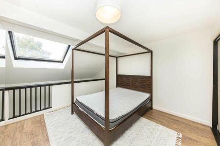 2 Bed Maisonette, Wordsworth Road, SE1 - Photo 2