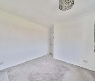 3 bedroom end of terrace house to rent - Photo 1