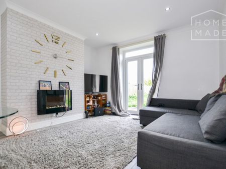 Charlton Church Lane, Greenwich, SE7 - Photo 2