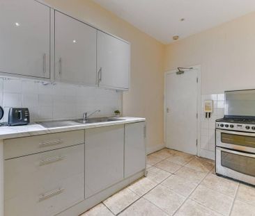 3 bedroom end of terrace house to rent - Photo 2