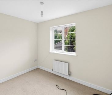 A 3 storey, 6 bedroom property - Photo 5