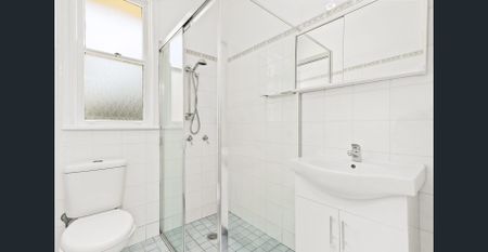 Picture Perfect Family Home In a Quiet Location - Photo 3