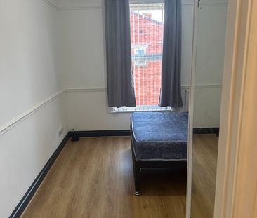 Room in a Shared House, Deansburn Road, L13 - Photo 1