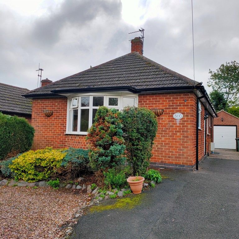 2 bedroom detached bungalow to let - Photo 1