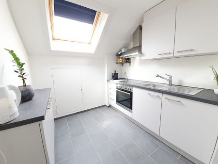 Grosse Dachwohnung mit neuer Küche und Bad - Foto 4