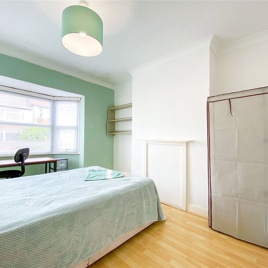 6 bedroom semi-detached house to rent - Photo 1