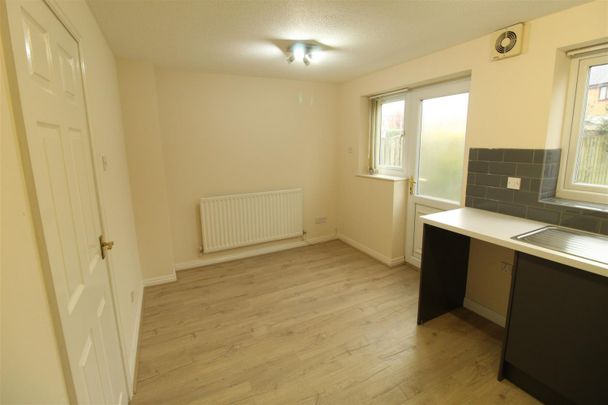 Tennyson Way, Pontefract - Photo 1