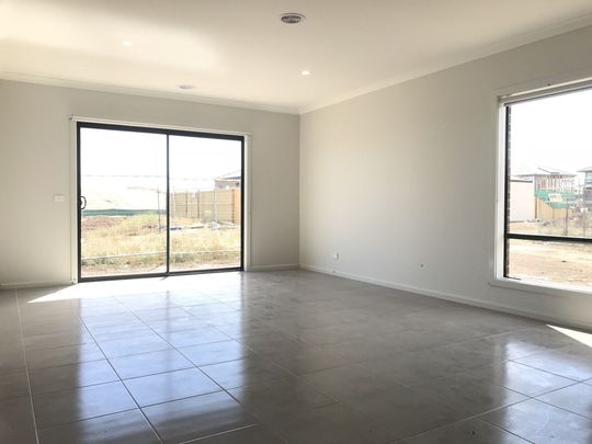 Family Home in Alamanda - Photo 1