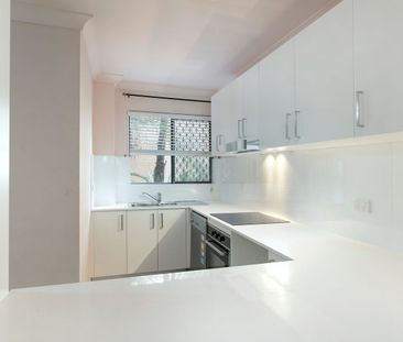 Modern and spacious close to beach - Photo 2