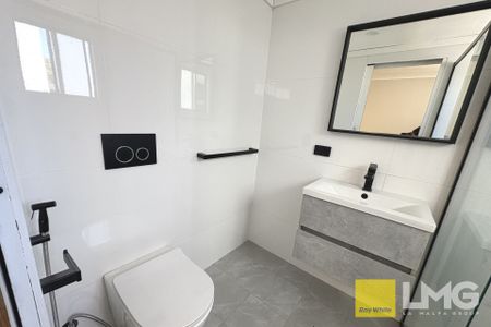 NEAT FAMILY HOME IN CONVENIENT LOCATION - Photo 5