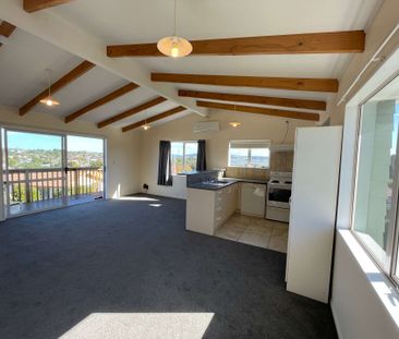 Three Bedroom Home with a View - Photo 4