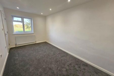 6 bedroom semi-detached house to rent - Photo 4