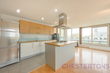 2 bedroom flat in Commercial Road - Photo 3