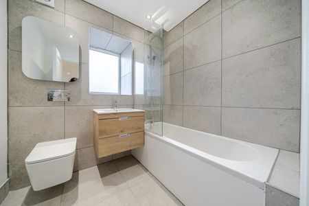 2 Bed Flat, West Hill, CR2 - Photo 3