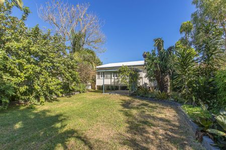 2/3 Sunset Avenue, Mundingburra - Photo 3