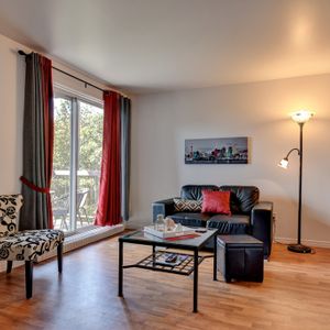 BEAU 3 ½ RÉNOVÉ, 1065$/MOIS TOUT INCLUS - Photo 2