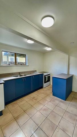 Beautiful & Spacious 2 Bedroom Unit in Sandringham - Photo 4