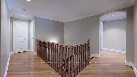 For Lease - 745 Merlot Court, Mississauga, Ontario - Photo 2