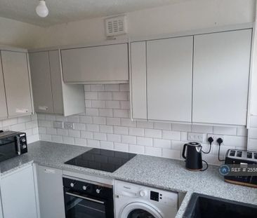 1 bedroom in a house share to rent - Photo 3