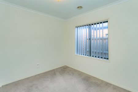 Spacious 4-Bedroom Home in Mernda - Photo 3