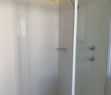 3 Bedroom - 2 Bathroom - Location close to cafes, shops - Photo 1