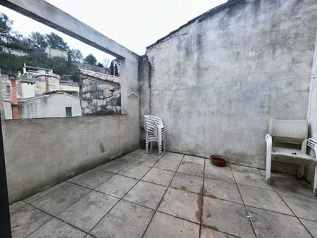 SOMMIERES Centre Piéton - Appartement T2 de 70 m² en duplex au dernier étage avec terrasse - Photo 4