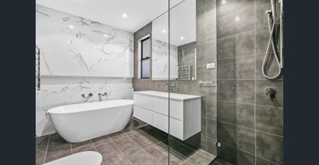 Luxuriously Designed, Near New, Stylish And Sun Kissed Executive Style Five Bedroom, Four Bathroom Family Oasis In A Blue Ribbon, Park-Side Location - Photo 2