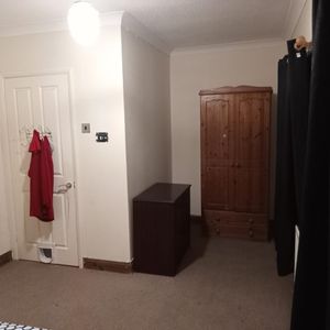 Room in a Shared House, Bedford Place, CR0 - Photo 2