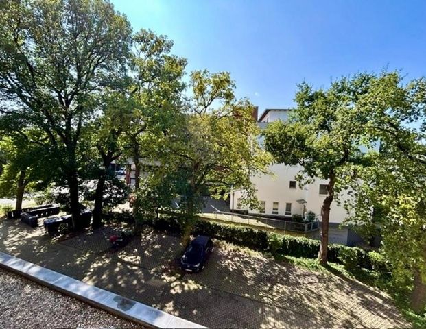 Schöne renovierte ETW in zentraler Lage in der zweite Etage mit Aufzug - Foto 1